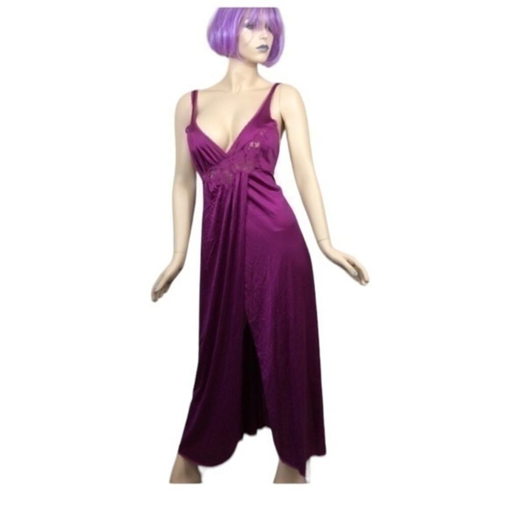70s Vintage Vanity Fair purple nightgown. Large
